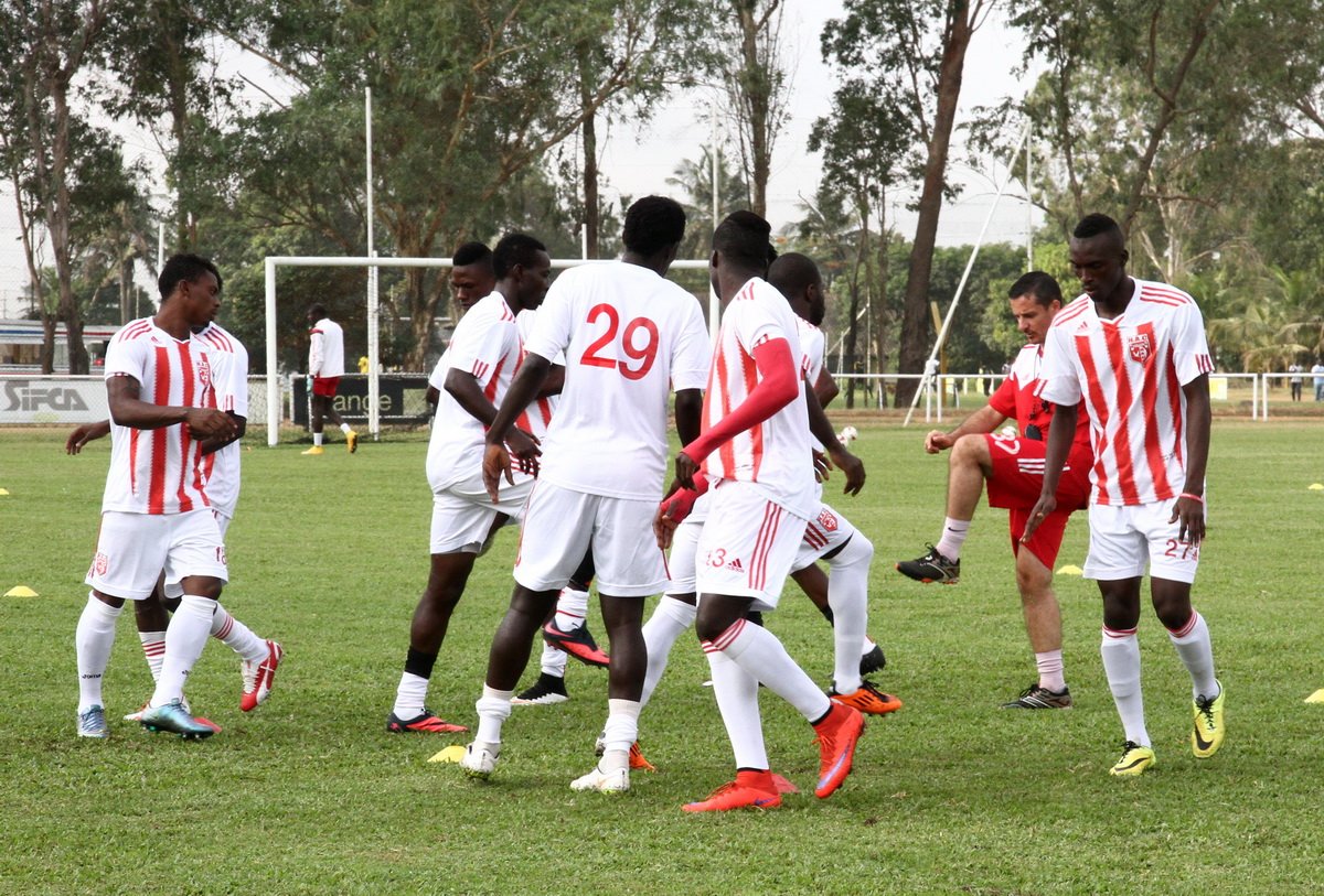 horoyaac's tweet photo. En images, le match amical entre l'@ASECMimosas et le @horoyaac disputé samedi.
Notre album: https://t.co/bS8dskwoxG https://t.co/pwHyYoqlc8