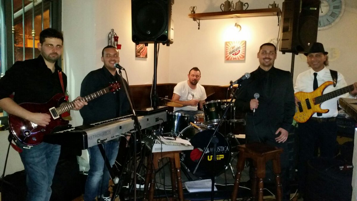 25LIVE_Band's tweet photo. @25LIVE_Band LIVE @ MaxIsAlright Risto-Pub, Naples, IT 15/01/2016 @fabrycop86 @debbiespezia @Kavour @GeorgeMichael https://t.co/suTWJujJxF