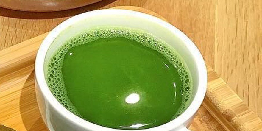 Teaologists's tweet photo. If you drink matcha every day, you'll lose weight faster than if you drink regular green tea. #factoftheday https://t.co/iJcpMnJ37d