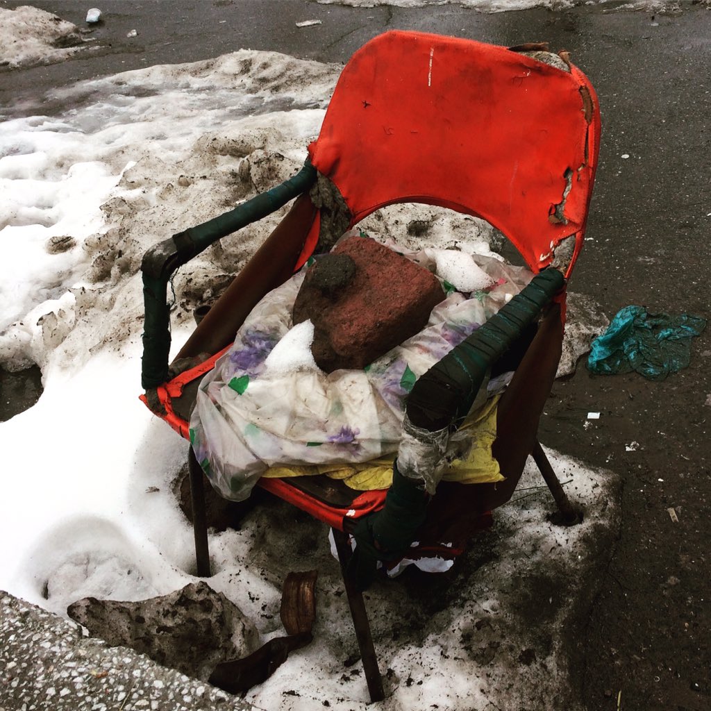 raz2tri's tweet photo. #yerevanstreets #raz2triphoto #armchair Just armchair. Nobody knows what it's 4. неопознанная фигня. https://t.co/q66hIPbTcS