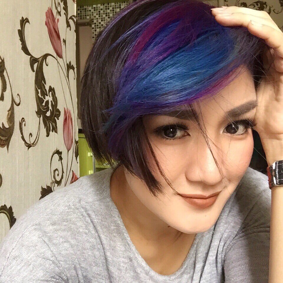 Monostereoplg's tweet photo. Kakakk cantik @Melly_Mono lambut ballu 🙅🏻👯💃🏻 https://t.co/YXYvzdqG9O