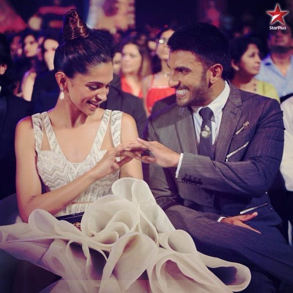 Youngisthan's tweet photo. Unseen: Deepika and Ranveer at #ScreenAwards2016
@deepikapadukone @RanveerOfficial Rt if you like this cute couple https://t.co/SuAKDUMY61