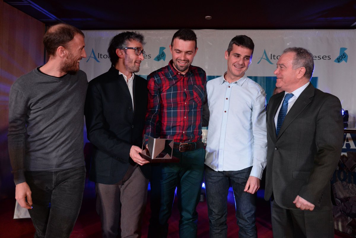 Miguel Gracia entregó la Pajarita de Plata Sociedad a <a href="/GR11en11/">GR11en11</a> ¡Enhorabuena a los premiados Altoaragoneses del Año!