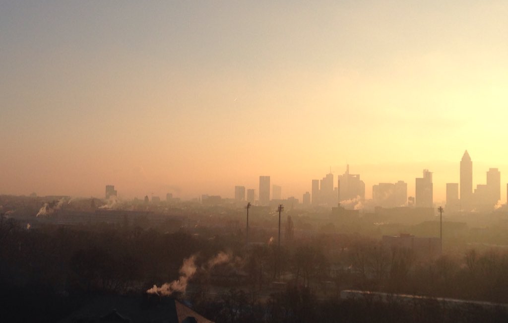 hanvoi's tweet photo. Guten Morgen allerseits! #skylineporn #nofilter https://t.co/o5LlXbm1ki