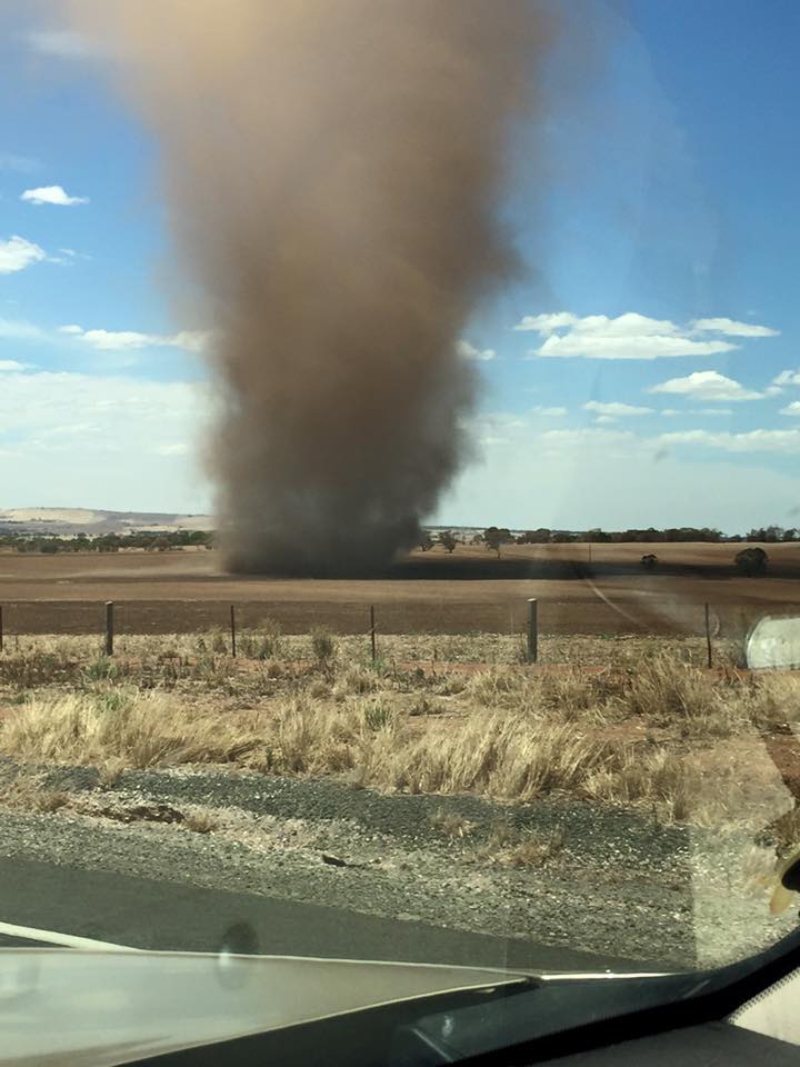 Dust devil captured on camera spinning between Roseworthy &amp; Tarlee #SA Cred: Adele Kenny  <a href="/SkyWeatherAUS/">Sky News Weather</a>  ( Amy_Green
