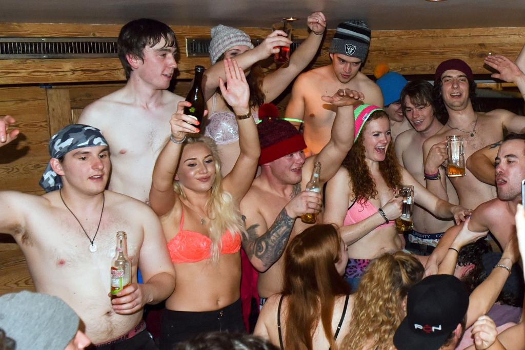 party pussy wild Hot Schmale recommend How many women participate in threesome sex