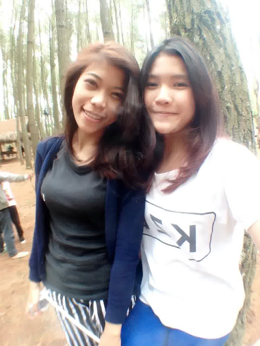 Risya_Key's tweet image. Muka kucel,mata bengkak kurang tidur 😂😂