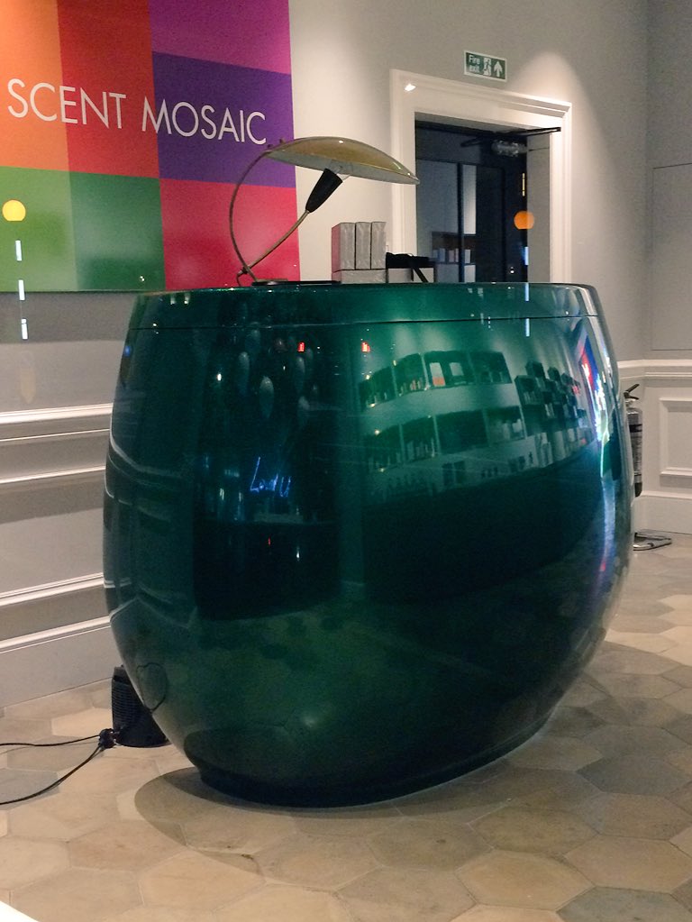 Design_Masters's tweet photo. Whilst out in London taking in the #LumiereLDN sights we spotted this masterpiece by @_FowlerCo https://t.co/njhEO5Vhgf