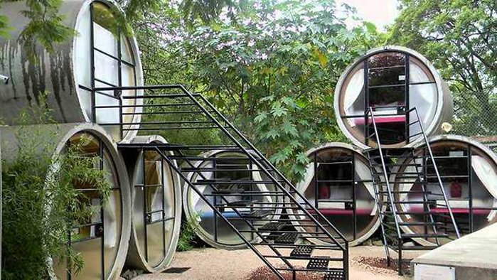 Esto que ves es un hotel hecho con tuberías de pocería gigantes!
valencia-desatascos.com/poceros-en-val…
#innovación #hoteles