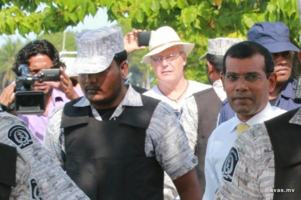 avasmv's tweet photo. Nasheed jalun vadaigannvana jeheynee airport ah, magakah nunukumeveyne: Umar https://t.co/fgp6ugDQf1 https://t.co/8UBn1DhiY5