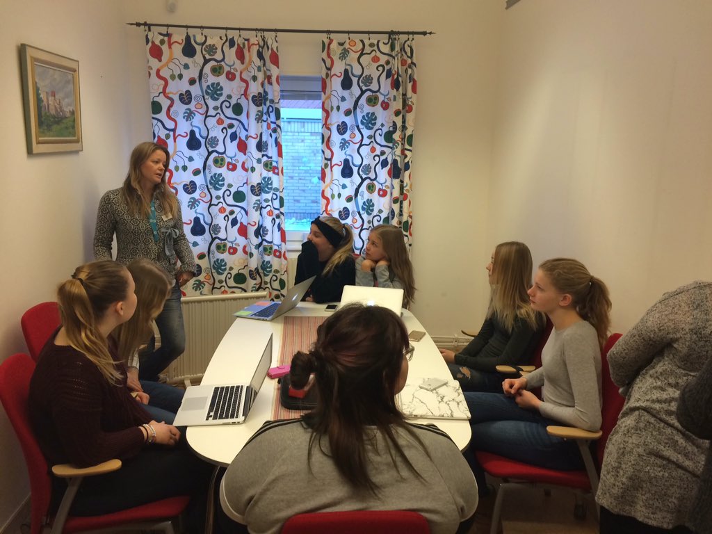 RElevrad's tweet photo. Valhalls elevråd är i fullgång med att resonera tema-dagar och vice ordförande &amp; vice sekreterare provar nya platser https://t.co/mhk8q31a7T