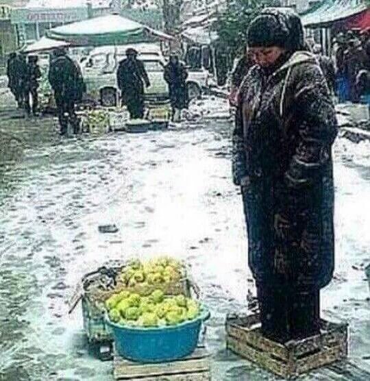 Lütfen dışarısı! #ÇokSoğuk

Onuruyla 3 - 5 kuruş kazanmaya çalışan bu insanlardan lütfen alışveriş yapalım.