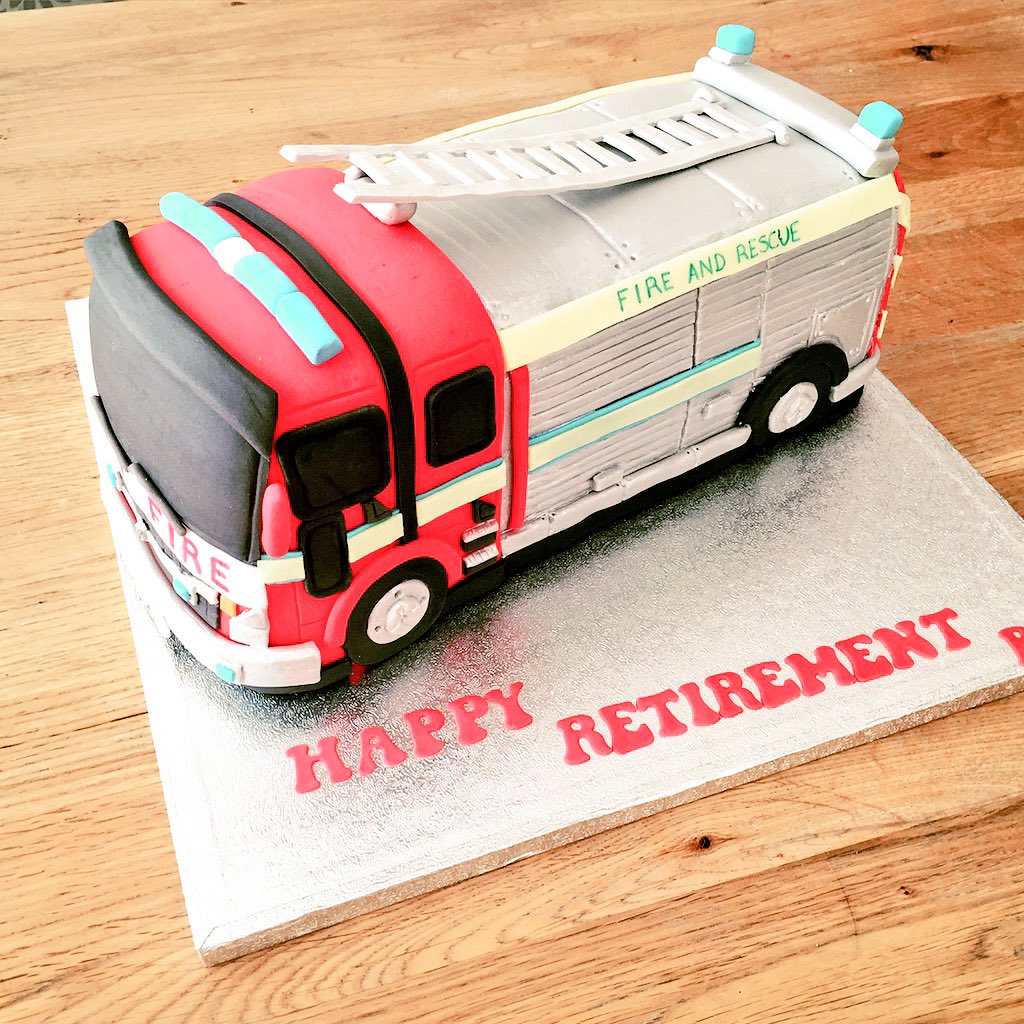 ClaireTayls's tweet photo. #fire engine #cake @CakeCraftMag @mycakedeco https://t.co/BUefBan9WO
