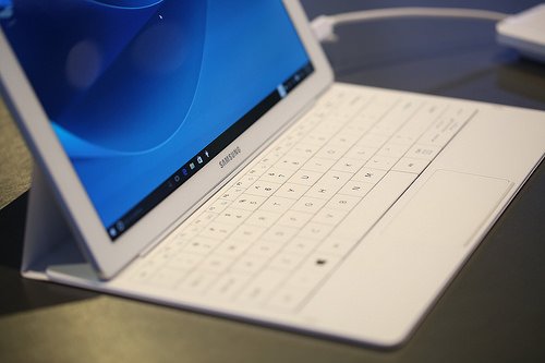 PShevington's tweet image. #CES 2016: Hands On With Lenovo's 10lb Laptop Gaming Monster - googling.co/ces-2016-hands…