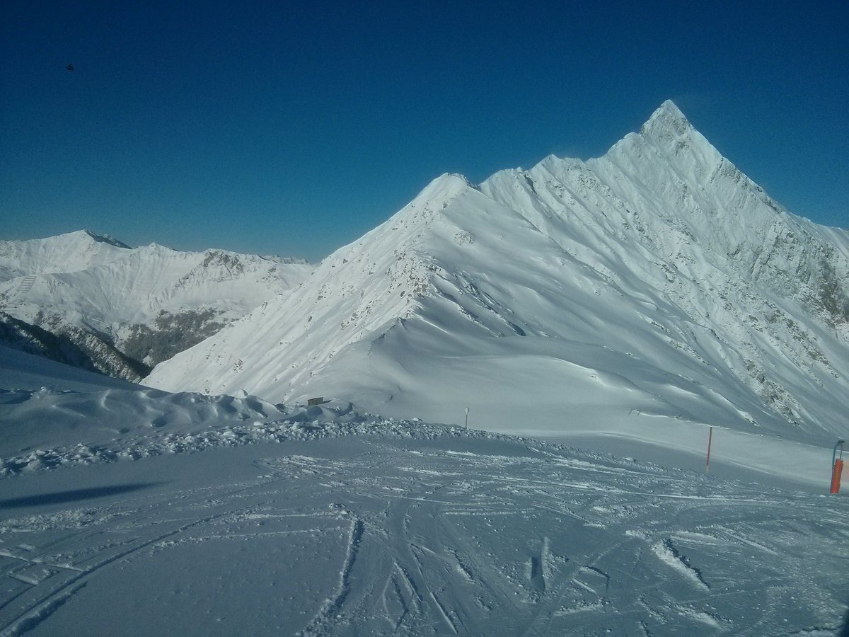 neilsonaustria's tweet image. Awesome day on the #hintertuxglacier #freshpowder #nofilter @neilsonaustria #bluebirdday