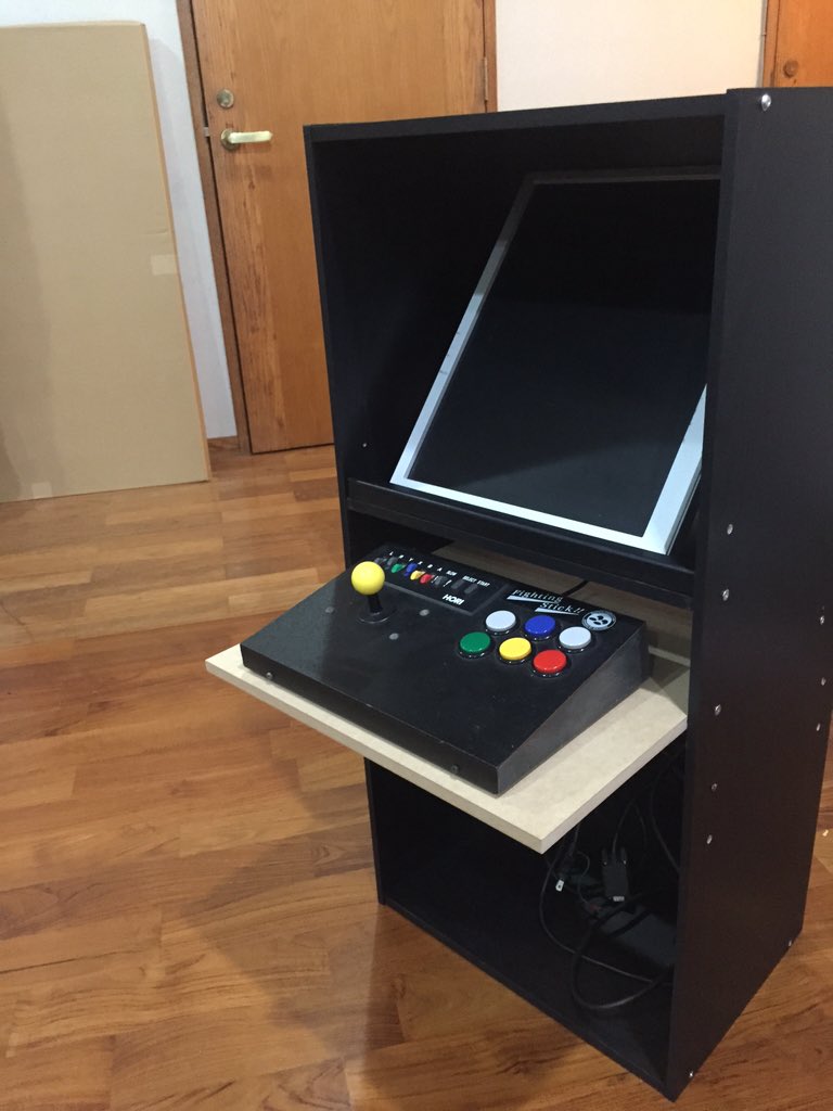 ずっと前からゲーム筐体的なの作りたかったん… カラーボックスでなん