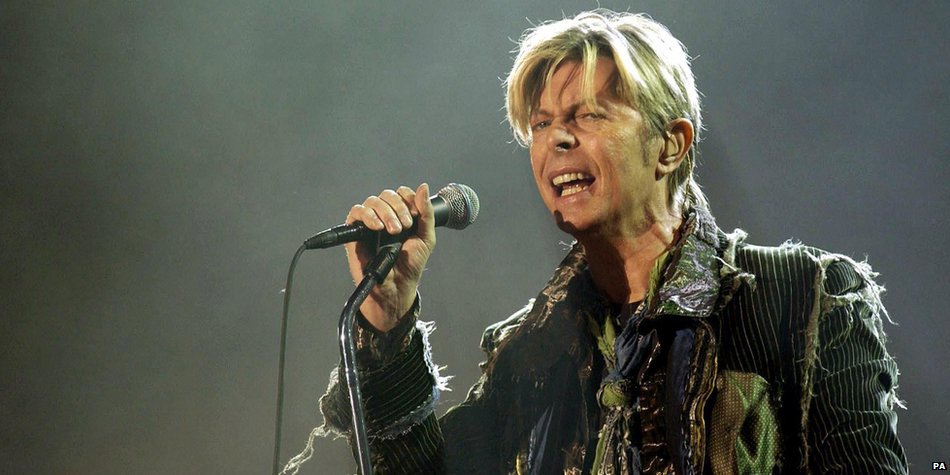 BBCBreaking's tweet image. David Bowie "died peacefully" after 18-month battle with cancer - official statement bbc.in/22UOtm6