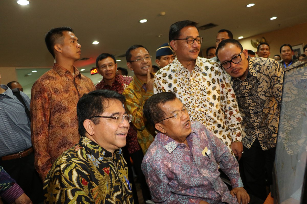 atr_bpn's tweet photo. Wapres RI brksmptn mngnjngi Lkt Plynn Trpadu Satu Atap di BKPM saat prsmian Prog Plynn Izin Invstsi 3 Jam 8+1, 11/1 https://t.co/AZOWrUvvpR