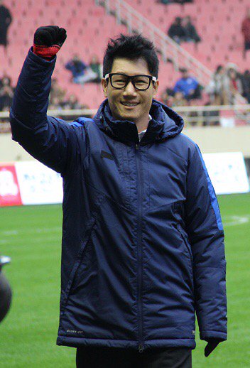 JSJTWSunflower's tweet photo. 160110 RM in Shanghai
2016 ASIAN SMILE CUP 
CR 金钟国的丈母娘 
VIA 对我好一点_ https://t.co/wuh3a5PlG2