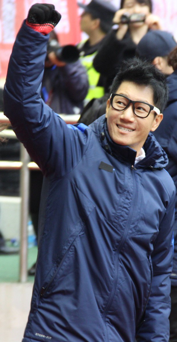 JSJTWSunflower's tweet photo. 160110 RM in Shanghai
2016 ASIAN SMILE CUP 
CR 金钟国的丈母娘 
VIA 对我好一点_ https://t.co/wuh3a5PlG2