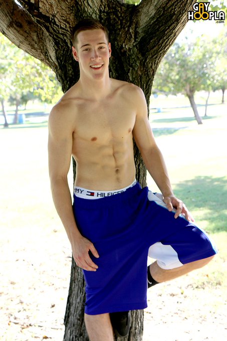 Jay Bloomer | #FRIDAY https://t.co/DdFHtu26dL Tall, Dark, and Mandsom. #college #gay #jock #hot #hd #blog