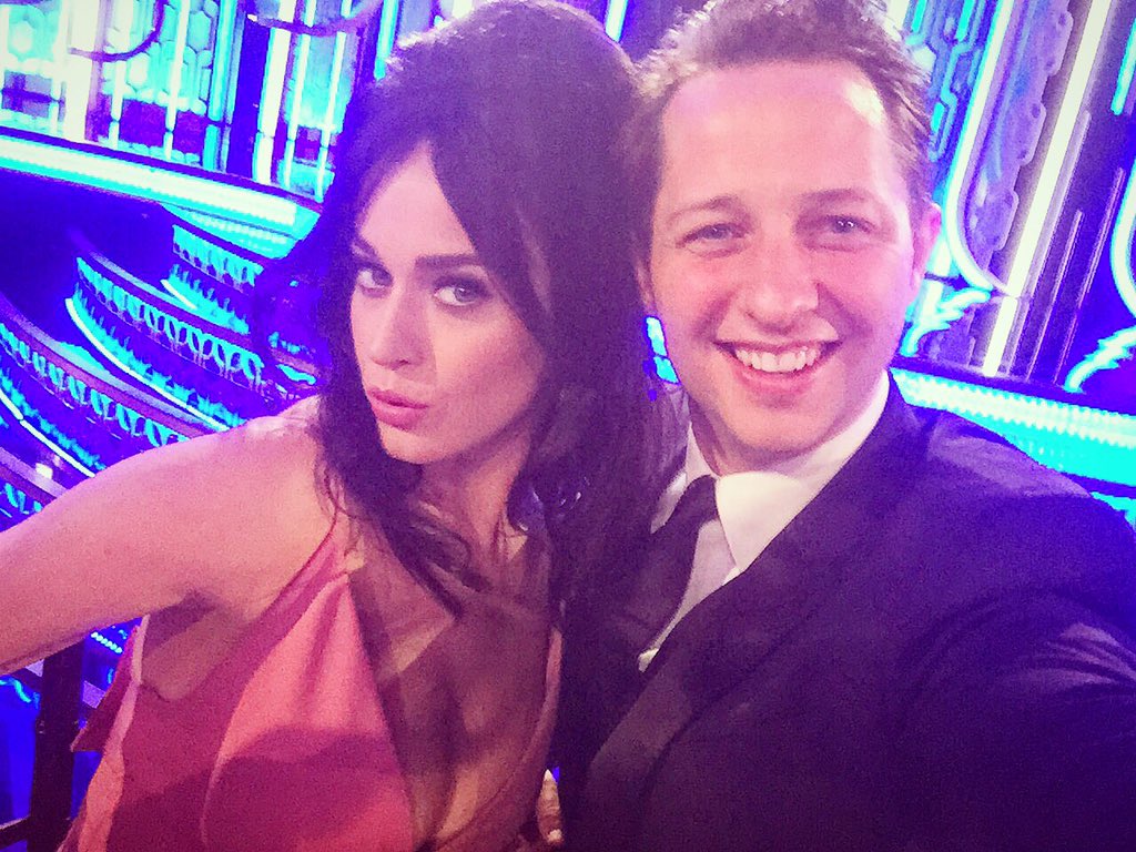 DerekBlasberg's tweet photo. Talk about them Golden Globes @katyperry https://t.co/3QeT1RL7bg