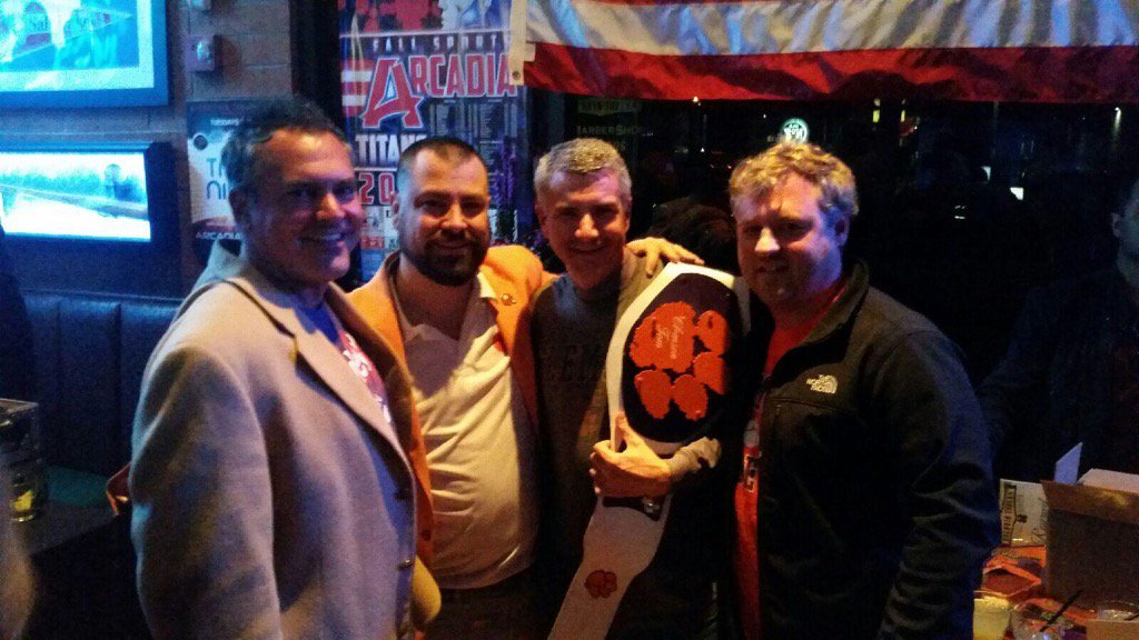 AlstonHowardACH's tweet photo. In AZ to get the real hardware tomorrow. Tiger fans get to Arcadia Tavern! @ClemsonTom @Tphowar @lizalu26 https://t.co/ME5NQthB2q