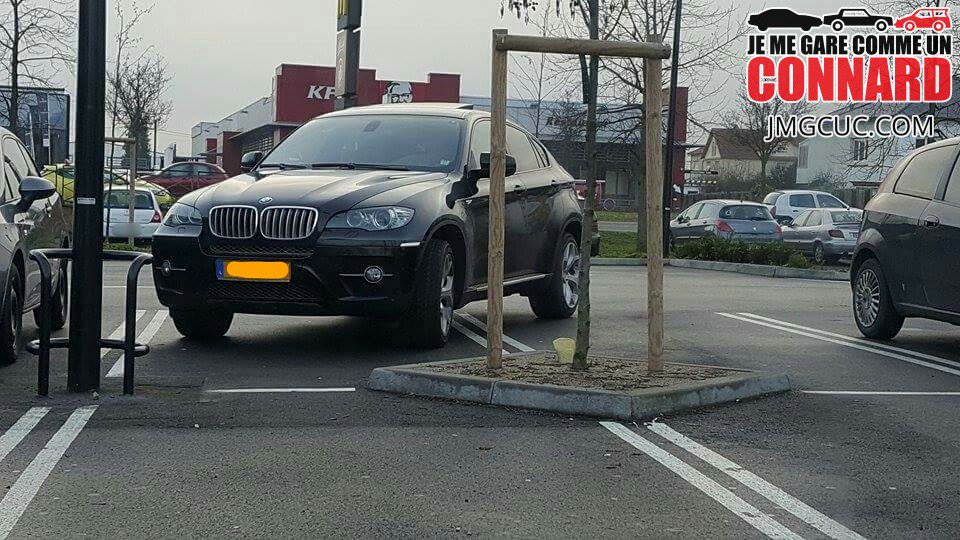 Connardeur's tweet photo. #RTSVP https://t.co/o0QESvkJGs #BMW #DeTravers #EnDiagonale #France #Sur2Places #SUV https://t.co/6QhGRJmE1h
