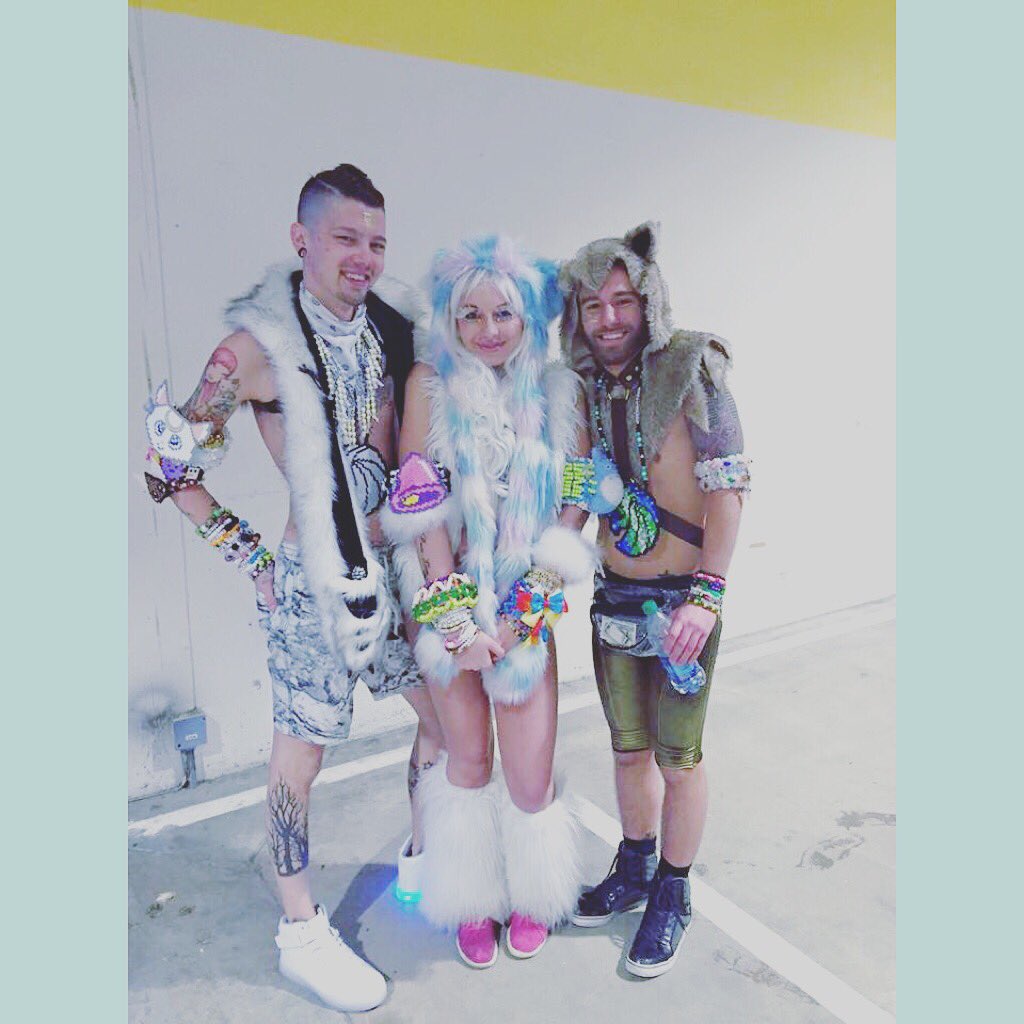 electic_elixir's tweet photo. Got my T-Bell cuff to @snailmusic ❤️ #iWILLbuythetacos #resolution2015 https://t.co/oguTyn4zlX