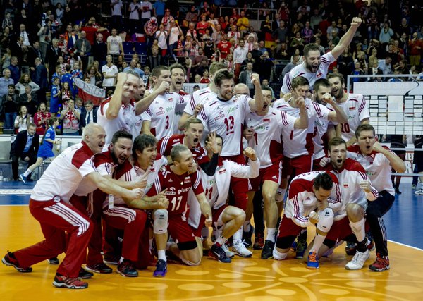 #Poland's volleyball team beats #Germany 3:2&amp;stays in race for <a href="/Rio2016/">Rio 2016</a> Congratulations #TeamPoland #RoadtoRio!