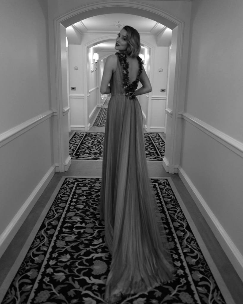 GregWInsight's tweet photo. #amberheard 
dress by @gucci 
#goldenglobes #artofbehindthescenes 
#gregwilliams #gregwill… https://t.co/Pe2mIasjXq https://t.co/emKb6FgUWv