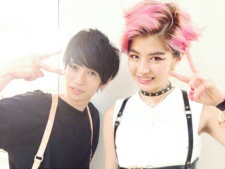 ありちゃん さくちゃんが通うサロン Shima は美容業界トップサロンで高倍率 とりあえず就職第一希望 将来さくちゃんのヘアスタイルに少しでも携わりたいな 夢を現実にしたい 頑張る 佐久間由衣 Shima 雪丸さん T Co Zptblg08tw