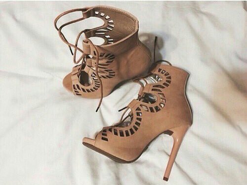 _Catiasofia1's tweet photo. I need 😍👠 https://t.co/omHzz8GgYh