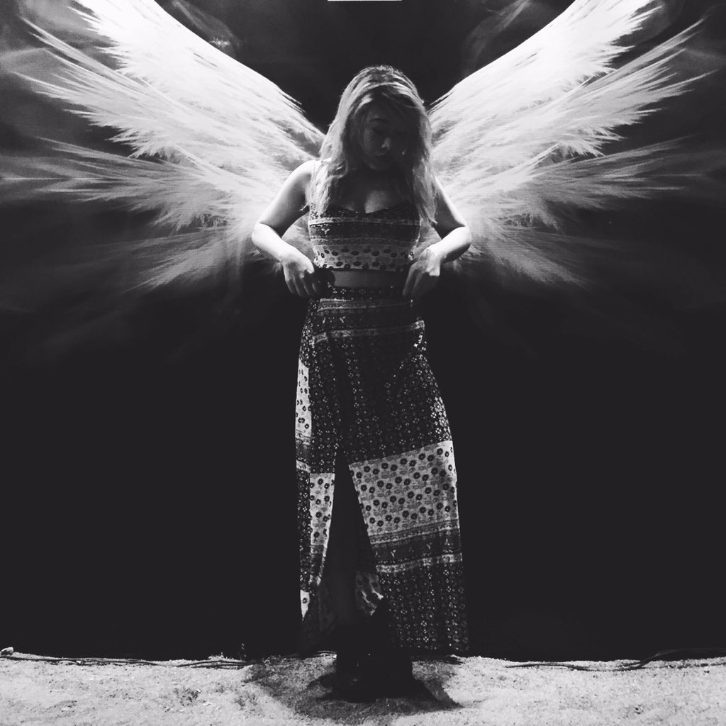 jhonnacavite7's tweet photo. She's shy! 🌚
#Rave 
#CvgTranscend
#Transcend https://t.co/mYaznXvoPY