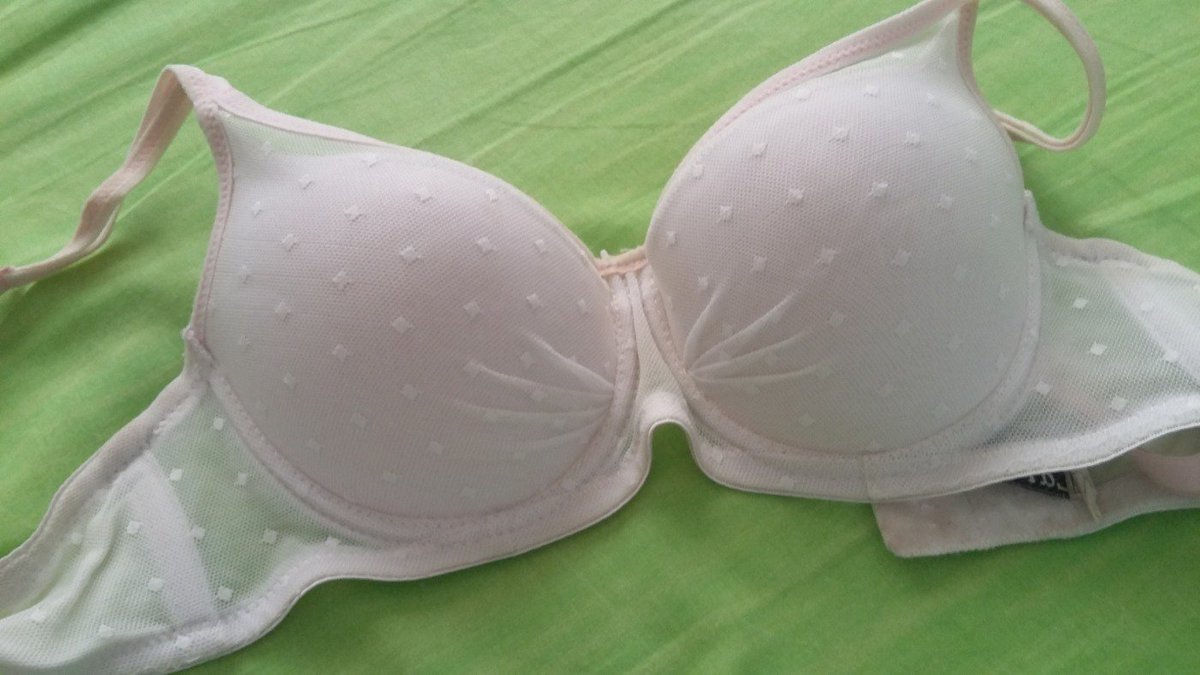 Küçük göğüslü anlamın sütyen i ne yaparsınız ablama 160 boy 60 kilo 22 yasinda