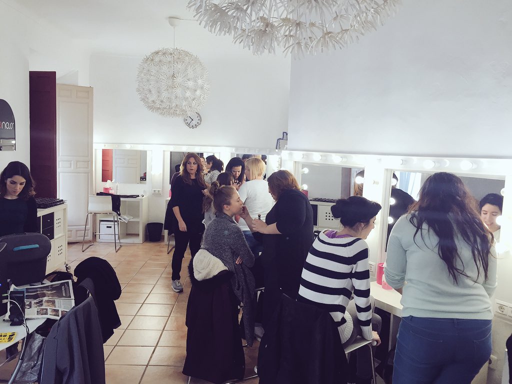 arteness // make-up tweet media