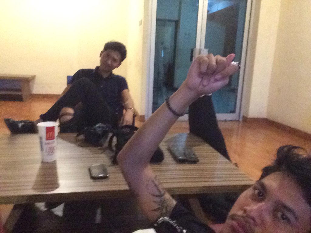 Halo selamat sore semua! Lagi pada macet2an ya? Kita lg mau masuk studio nih mau latihan.