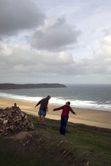 Coastal walks make you happier (...and healthier!) coastmagazine.co.uk/content/fact-c…