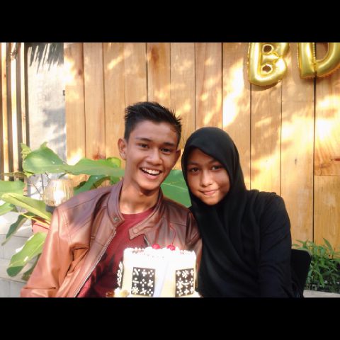 RahmaddRamadhan's tweet photo. Alhamdulillah, 2016 menjadi tahunn ke-3 bisa rayain ulngtahun barng dia. Dan special di sweet17! Terimksssihh bybi♥ https://t.co/aSYf24K7rC