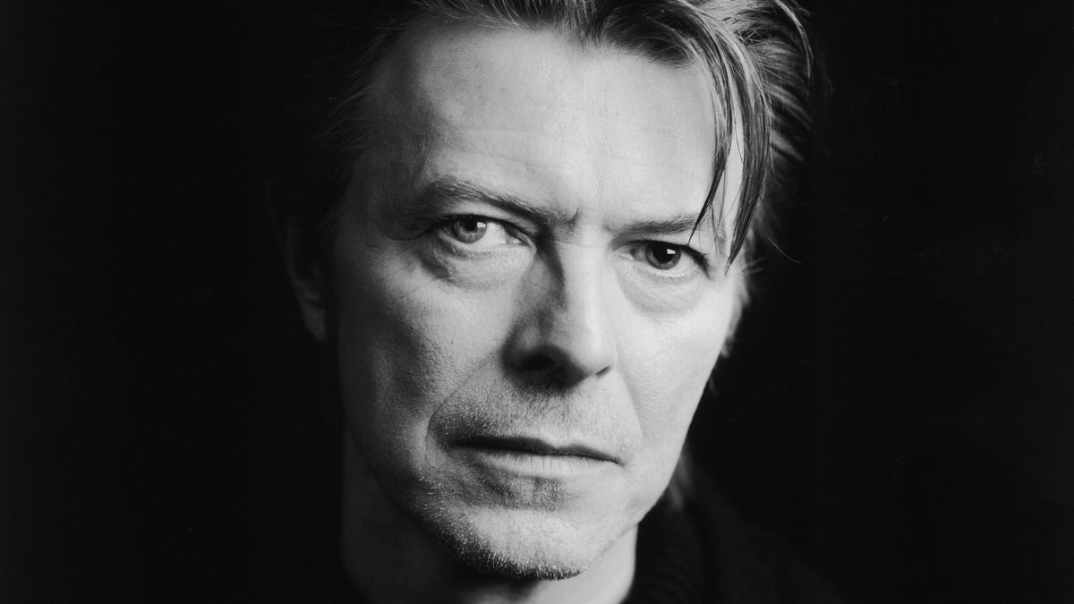fmrockandpop's tweet photo. Murió David Bowie https://t.co/pstKUaKtAW https://t.co/88bLrVCzUm