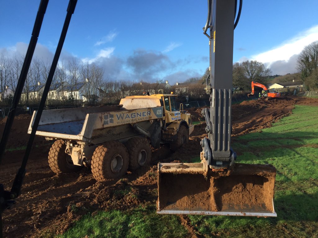Enjoying the <a href="/TonyWagnerplant/">Wagner Plant Ltd</a> <a href="/VolvoCEGB/">Volvo CEGB</a> EC220E today on site in Devon 👍 <a href="/EarthmoversMag/">Earthmovers Magazine</a>