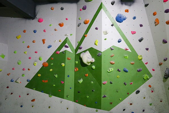 Por si todavía no lo conoces, nuevo rocódromo en Vallecas, BOULDER MADRID escalamadrid.com/rocodromos/bou…. A ponerse fuerte!