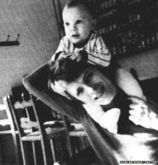"Very sorry &amp; sad to say it's true" - David Bowie's son confirms singer has died aged 69 bbc.in/22UOtm6