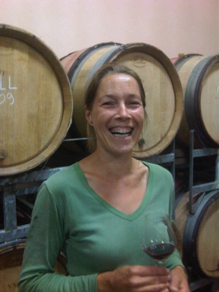 villain_fred's tweet photo. Axelle #Machard-de-Gramont: "belle de Nuits" (je sors) et grande vigneronne #womendowine @SandG_ @Marie_ViaVinea https://t.co/oJ9HOVB0Ba