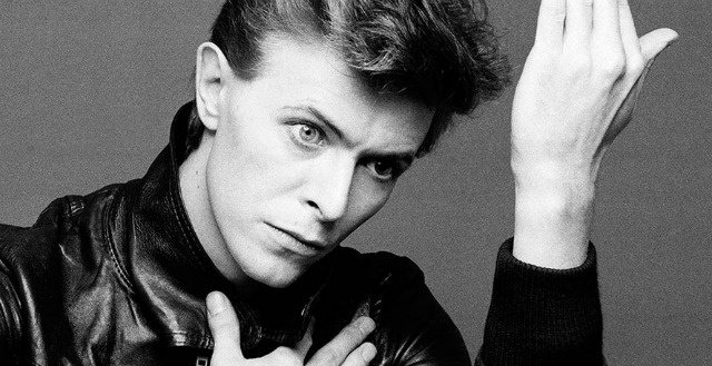 Noisey_IT's tweet photo. David Bowie è morto, due giorni dopo il suo compleanno, a una settimana dal suo ultimo disco https://t.co/wHYy8IJkMU https://t.co/HspuyLzuHB