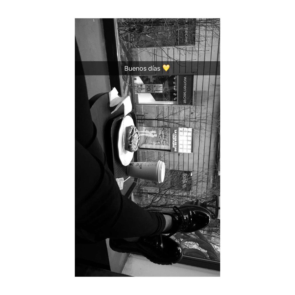 Sel_V1's tweet photo. Llueve por dentro y por fuera 🌂 https://t.co/F7hHvmKwaR