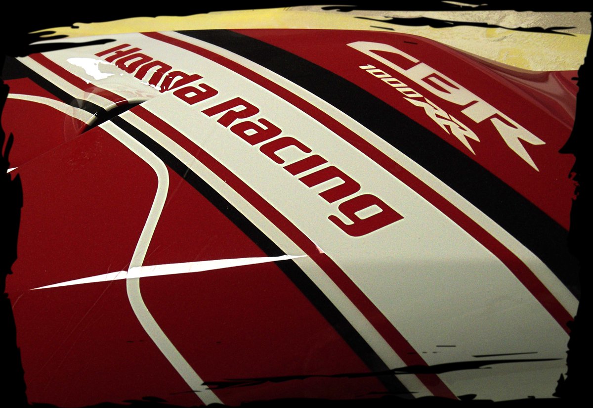 EightBallCustom's tweet photo. This sweet Honda Racing Fireblade is well on its way! @HondaRacingCBR @HondaUKBikes @HondaOwnersClub https://t.co/zPDL18uAy6