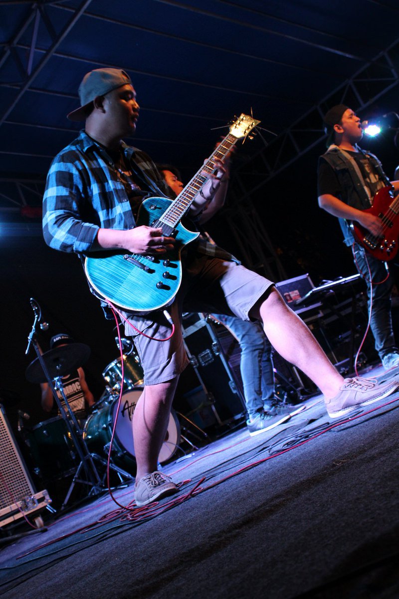 mwwmband's tweet photo. My grip My Adventure @chrisrenjay
#latepost #sundayofinsanity2 #onstage #guitar https://t.co/6AWMSUqW5o