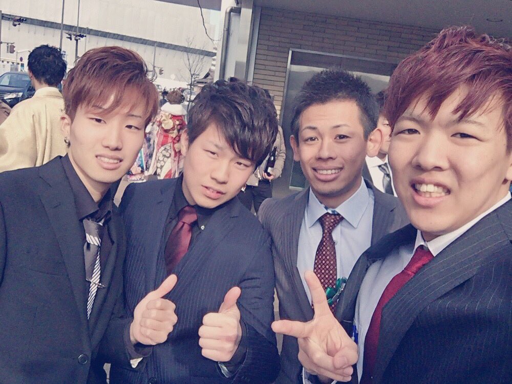 MirararaiS's tweet photo. 成人式が終わってしまった泣
でもめちゃめちゃ楽しかった！
月一でやりたい！
式で舞台に立たせてもらったのは一生の思い出になると思う(´༎ຶ۝༎ຶ)
なにより富士松のノリのおかげだ！！
富士松は最高ですわ(´༎ຶ۝༎ຶ) https://t.co/nuVWBwjLgm