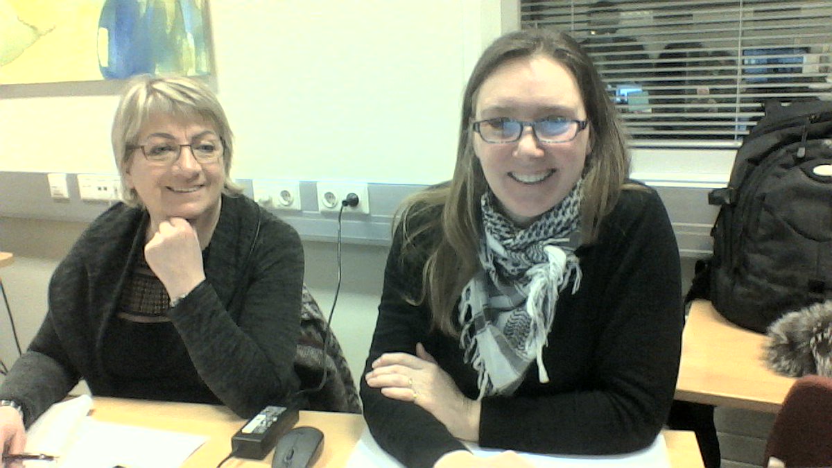 gaman hjá skvísum á mínu borði að komast inn á twitter ;) #serehi